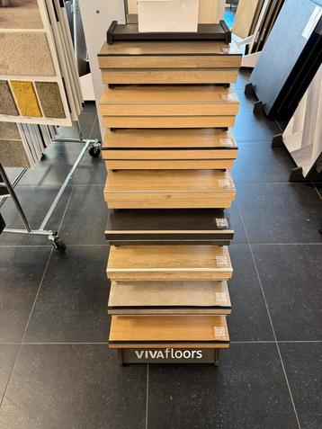 Traprenovatie in PVC, tapijt verschillende kleuren robuust beschikbaar voor biedingen