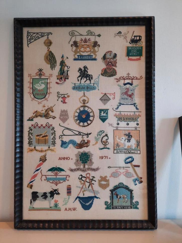 Merklap met Uithangborden, 1971, Antiek en Kunst, Antiek | Kleden en Textiel, Ophalen of Verzenden