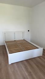 Tweepersoons bed 140x200 met lattenbodem, Huis en Inrichting, Slaapkamer | Bedden, Wit, Tweepersoons, Zo goed als nieuw, 200 cm
