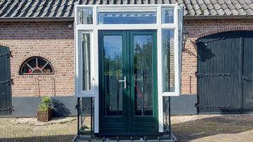 tuindeuren met kozijn en boven en zijlicht beschikbaar voor biedingen