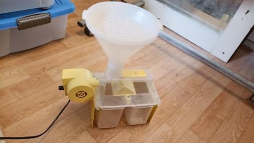Kaf O Matic kafmolen, Dieren en Toebehoren, Vogels | Toebehoren, Zo goed als nieuw, Eten en Drinken, Ophalen