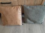 2 lederlook sierkussens, Huis en Inrichting, Woonaccessoires | Kussens, Ophalen, Zo goed als nieuw, Bruin, Vierkant