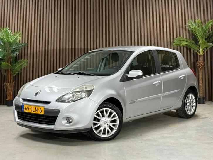 Renault Clio 1.6 Dynamique (bj 2009, automaat), Auto's, Renault, Bedrijf, Te koop, Clio, Airbags, Airconditioning, Alarm, Bluetooth