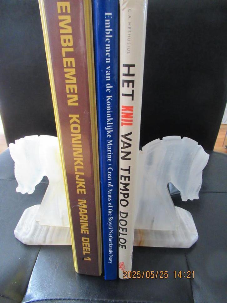 2 Onyx marmeren paardenhoofden boekensteunen, Huis en Inrichting, Woonaccessoires | Wandplanken en Boekenplanken, Zo goed als nieuw