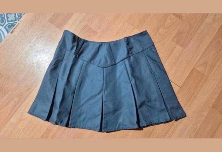 Nieuw grijs rokje met zwart broekje - Maat M, Kleding | Dames, Rokken, Nieuw, Maat 38/40 (M), Grijs, Boven de knie, Ophalen of Verzenden