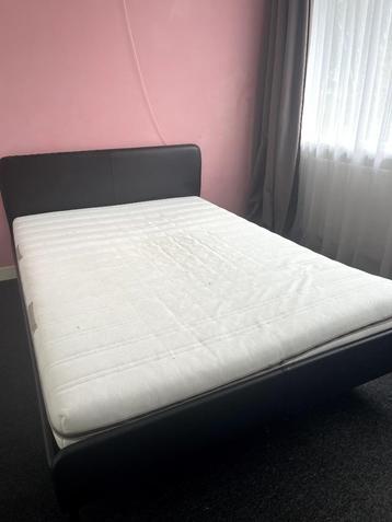 Gratis!!! Goed bed (140x200 cm. beschikbaar voor biedingen