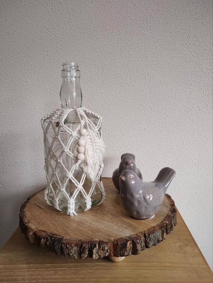 Whiskeyfles bewerkt met macramé koord. Sisters Forever., Huis en Inrichting, Woonaccessoires | Overige, Ophalen of Verzenden