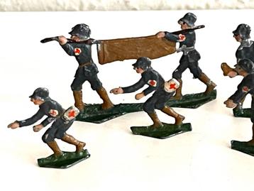 Antieke Tinnen Soldaten Rode Kruis beschikbaar voor biedingen