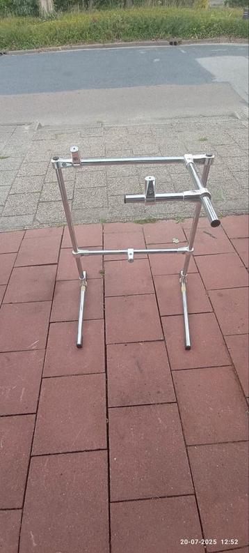 Chromen rek voor electrische drum kit beschikbaar voor biedingen