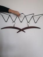 midcentury metalen kapstok met 2 teakhouten kledinghangers, Huis en Inrichting, Woonaccessoires | Kapstokken, Wandkapstok, Gebruikt