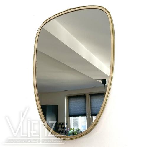 Vintage, Midcentury asymmetrische spiegel gouden rand, Huis en Inrichting, Woonaccessoires | Spiegels, Gebruikt, Minder dan 50 cm