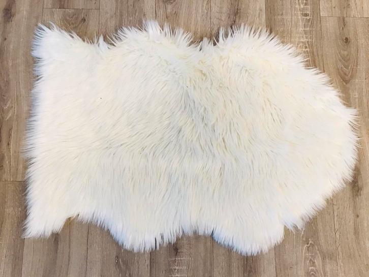 Lekker donzig vacht kleed, IKEA, 86cm x 58cm, ZGAN, Huis en Inrichting, Woonaccessoires | Plaids en Woondekens, Zo goed als nieuw
