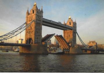 Londen London Tower Bridge Havengezicht Thames sleepboten  beschikbaar voor biedingen