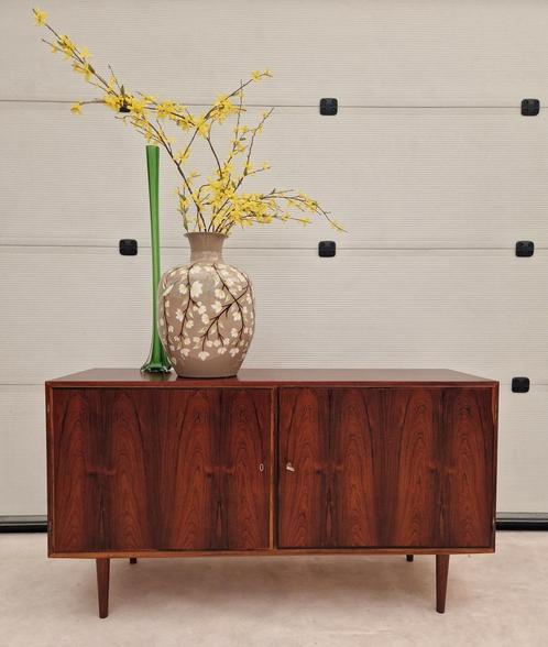 Vintage dressoir van Hundevad door Carlo Jensen, 138cm, Huis en Inrichting, Kasten | Dressoirs, Gebruikt, 100 tot 150 cm, 25 tot 50 cm
