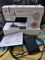 Singer Heavy Duty Naaimachine, Hobby en Vrije tijd, Naaimachines en Toebehoren, Gebruikt, Singer, Singer Sewing Company, Support@singer.com
