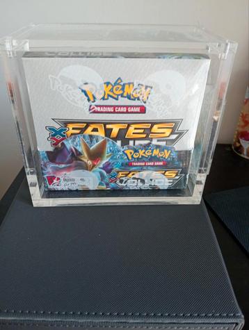 Xy fates collide boosterbox+acryl beschikbaar voor biedingen