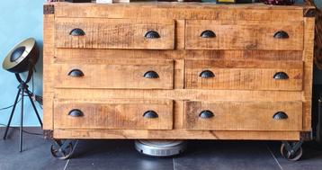 Dressoir industrieel beschikbaar voor biedingen