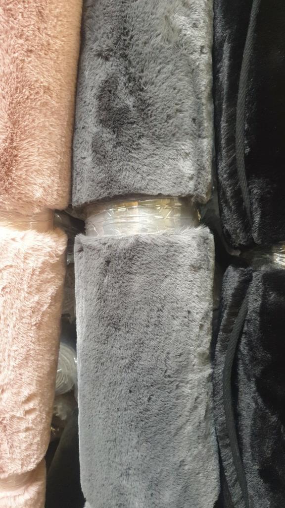 FLUFFY 50% korting voor Donkergrijs en Zwart bij ophalen, Huis en Inrichting, Stoffering | Tapijten en Kleden, Nieuw, 150 tot 200 cm