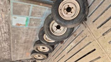 Landdrover velgen met band 750x16                        l beschikbaar voor biedingen