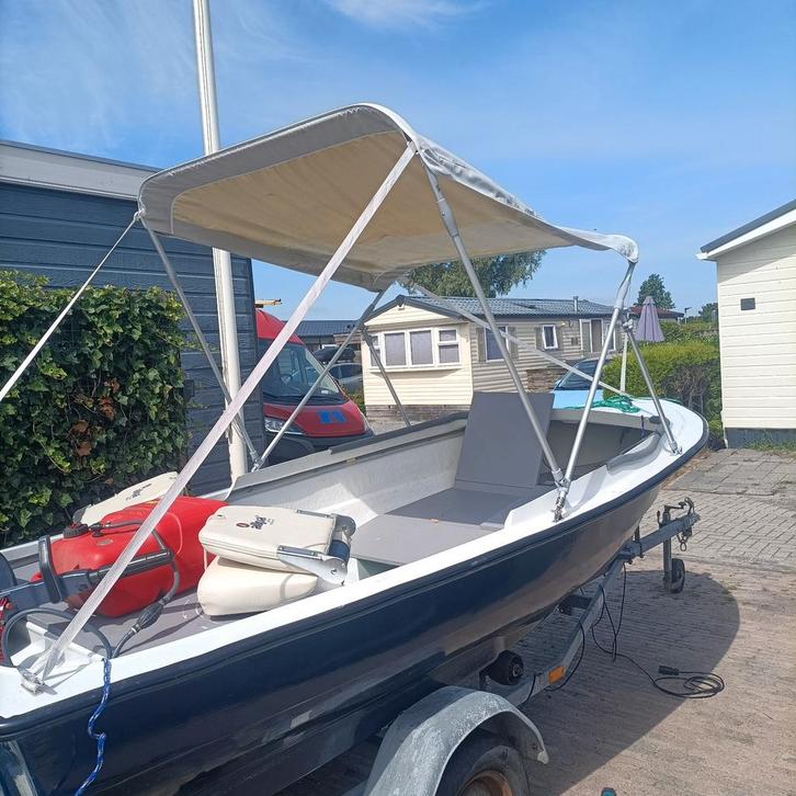 Boot met Haakon kantel trailer en Yamaha 6 pk kortstaart, Watersport en Boten, Sloepen, Zo goed als nieuw, Tot 10 pk, 3 tot 6 meter