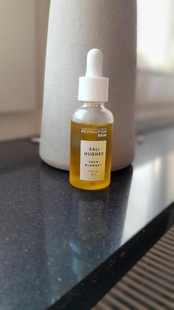 Sali Hughes Face blanket, skincare. beschikbaar voor biedingen