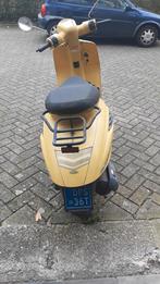 Te koop mooie scooter agm, Fietsen en Brommers, Snorfietsen en Snorscooters, Ophalen of Verzenden, Zo goed als nieuw, Benzine