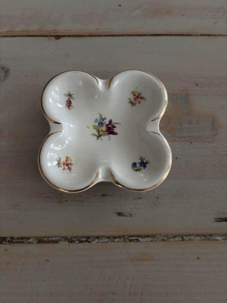 Vintage Porseleinen Asbak met Bloemen, Antiek en Kunst, Antiek | Schalen, Ophalen of Verzenden