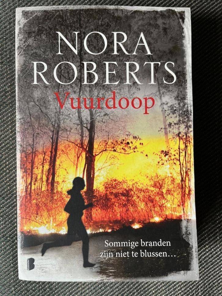 Nora Roberts - Vuurdoop., Boeken, Romans, Zo goed als nieuw, Ophalen of Verzenden