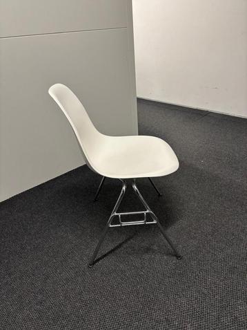 Vitra eames stoel wit set 4 stuks beschikbaar voor biedingen