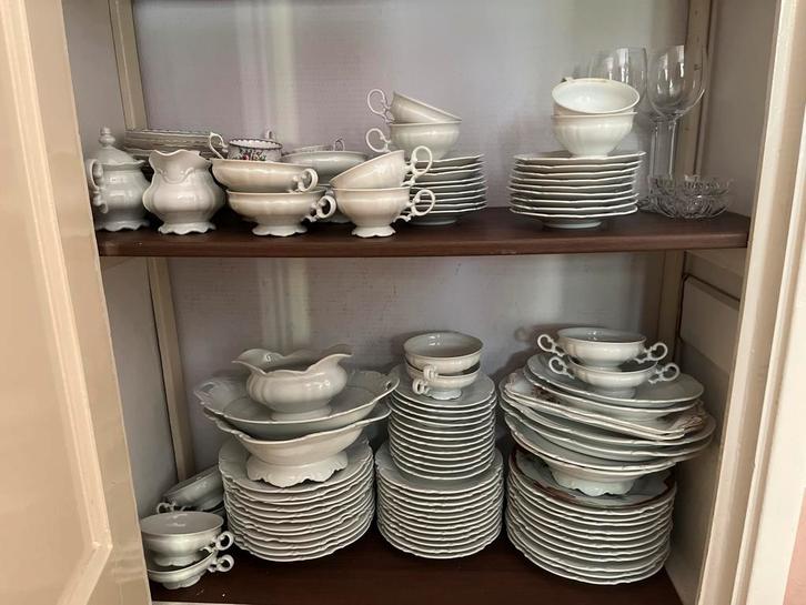Compleet porseleinen servies, Huis en Inrichting, Keuken | Servies, Zo goed als nieuw, Compleet servies, Overige stijlen, Porselein
