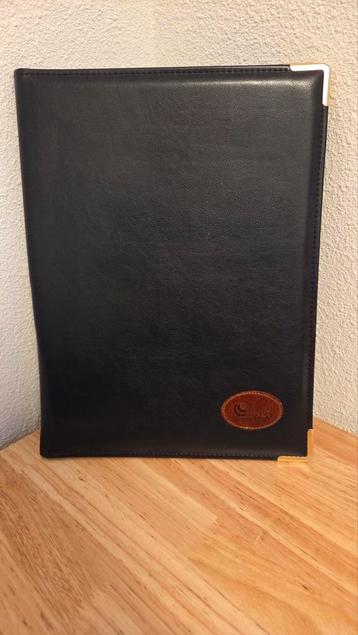 Donkerblauwe kunstlederen portfolio beschikbaar voor biedingen
