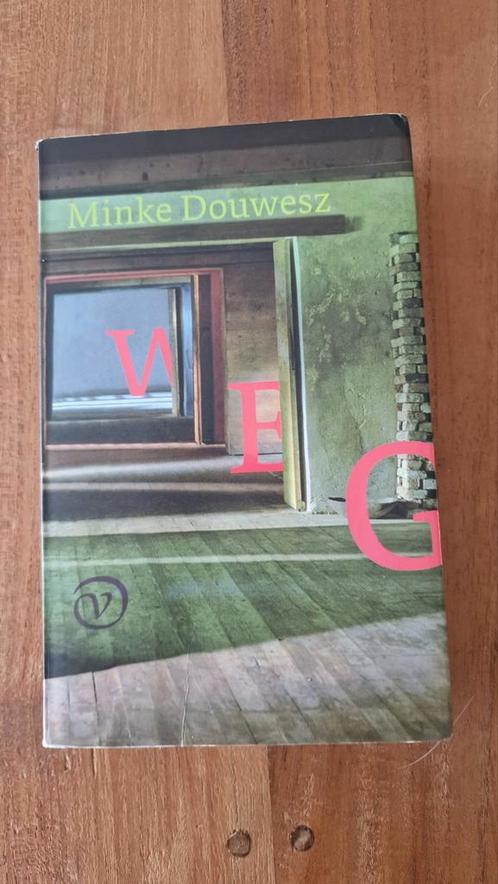 Weg - Minke Douwesz, Boeken, Literatuur, Zo goed als nieuw, Nederland, Ophalen of Verzenden