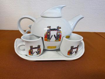 Engels servies thee theepot uniek ontwerp Londen london  beschikbaar voor biedingen