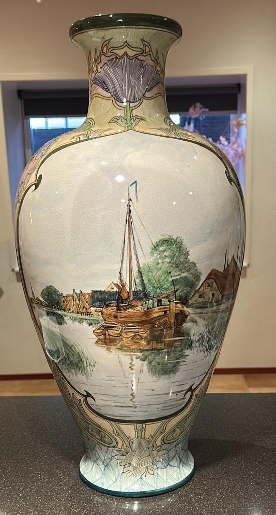 Zeer grote zuid Holland Gouda plateel 60cm hoog kantjes vaas, Antiek en Kunst, Antiek | Keramiek en Aardewerk, Ophalen of Verzenden