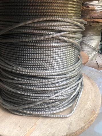 Rvs kabel met plastic ommanteling beschikbaar voor biedingen