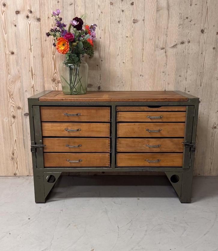 Ladekast | Kledingkast | Vintage kast | Army werkbank, Huis en Inrichting, Kasten | Ladekasten, Zo goed als nieuw, Minder dan 100 cm