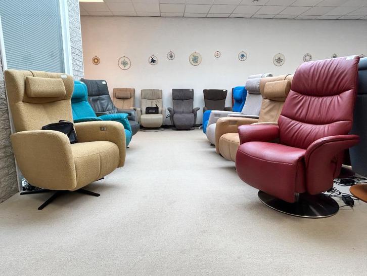 Tweedehands Relax fauteuil en Sta op stoelen 75 op voorraad, Huis en Inrichting, Fauteuils, Zo goed als nieuw, 50 tot 75 cm, 75 tot 100 cm