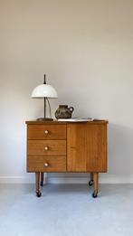Vintage houten ladekast op wieltjes, Huis en Inrichting, Kasten | Dressoirs, Ophalen, Gebruikt, Vintage, 50 tot 100 cm