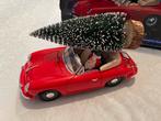 Kerst modelauto met kerstman en kerstboom 1:18 (25 a 30cm), Ophalen of Verzenden, Nieuw, Auto, Bburago