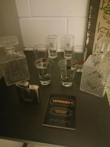 PRACHTIG WHISKEY SET GLAZEN EN KARAFFEN ZAKFLES EN BOEKJE beschikbaar voor biedingen