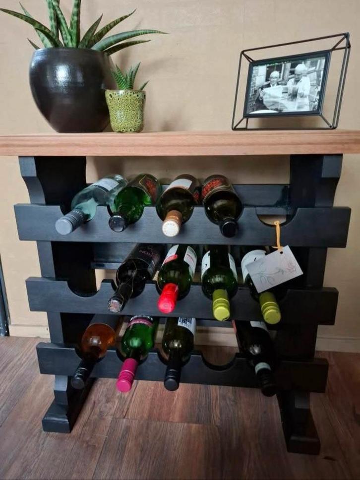 Wijntafeltje mat zwart met origineel geschuurd blad, Huis en Inrichting, Woonaccessoires | Wijnrekken, Zo goed als nieuw, 50 tot 75 cm