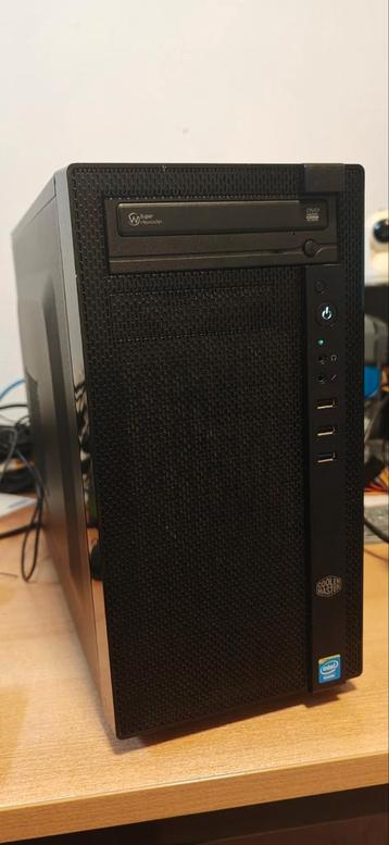 Pc voor lichte games en zakelijk gebruik beschikbaar voor biedingen