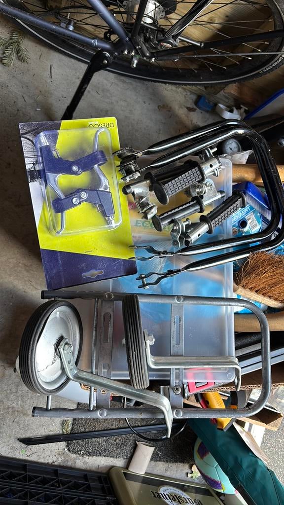 Diverse fietsaccessoires ( zijwieltjes, kinderzitje), Fietsen en Brommers, Fietsaccessoires | Overige Fietsaccessoires, Ophalen