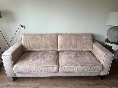 Mooie 3-zits bank met poef - Velvet lever kleur, Huis en Inrichting, Banken | Bankstellen, Gebruikt, Rechte bank, Driepersoons