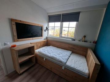Steigerhouten kinderkamer beschikbaar voor biedingen