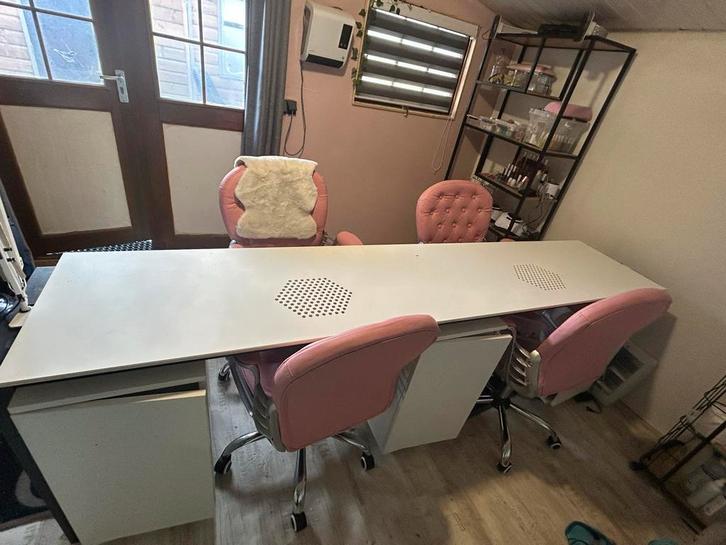 Nagel salon tafel voor 4 personen met afzuiging, Sieraden, Tassen en Uiterlijk, Uiterlijk | Cosmetica en Make-up, Ophalen