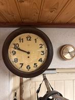 Vintage Wandklok met Houten Frame, Antiek en Kunst, Antiek | Klokken, Ophalen of Verzenden