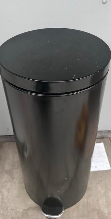 Pedaalemmer 30l zwarte kleur beschikbaar voor biedingen