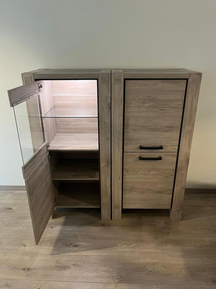 Vitrine-/opbergkast in eikenhout-look met verlichting, Huis en Inrichting, Kasten | Televisiemeubels, Gebruikt, 100 tot 150 cm