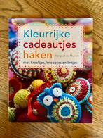 Kleurrijke cadeautjes haken | Margriet de Muinck, Ophalen of Verzenden, Zo goed als nieuw, Breien en Haken